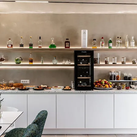 Majo Apartmanhotel Ajía Ána